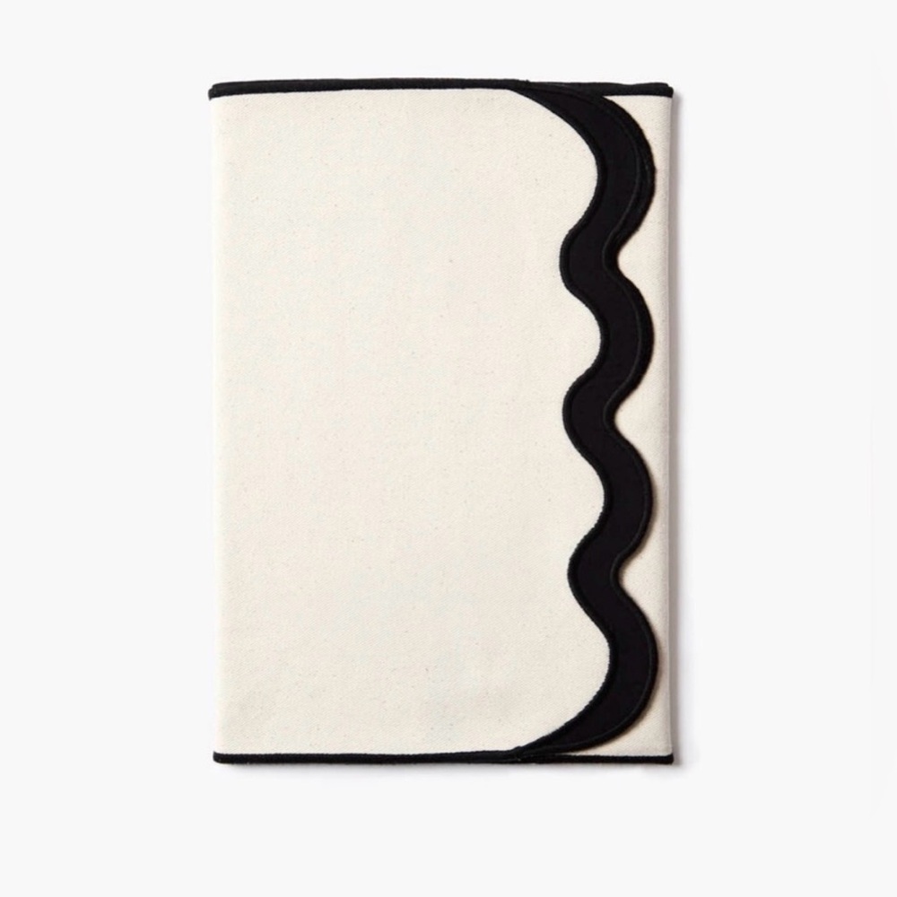 Scalloped Edge Table Runner